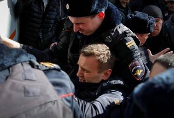 Russia detains hundreds in anti-corruption protests