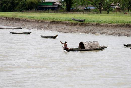 Rohingya exodus to Bangladesh nears 300,000: UN