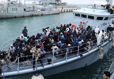 Up to 100 refugees feared drowned off Libyan coast