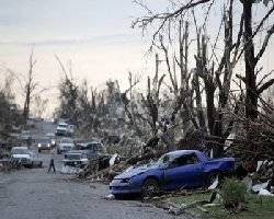 Tornado leaves scores dead in US city 