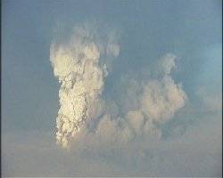 Ash cloud disrupts Europe travel 