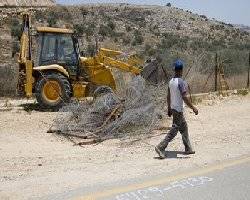 Israel reroutes West Bank barrier at Bilin 