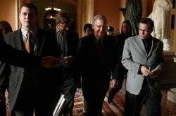 US Senate averts government shutdown 