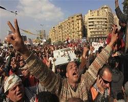 Protesters clash with police in Cairo 