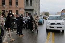 Rival groups clash in Libyan capital 