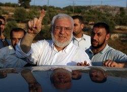 Israel frees senior Hamas official 