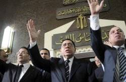 Egypt prosecutor-general to remain in office