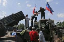 Ukraine rebels parade captured soldiers 