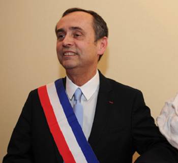 French mayor investigated for counting Muslim students