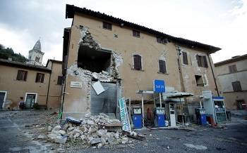 Earthquake brings down buildings in central Italy