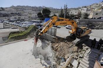 Bulldozers to raze Palestinian village in Israel