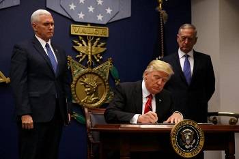 Trump signs executive order banning Syrian refugees