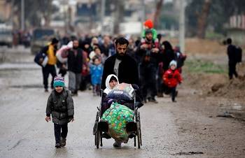  Thousands flee Iraq
