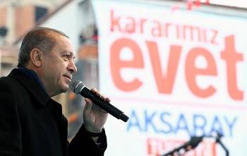Erdogan draws huge crowd in Istanbul ahead of key vote