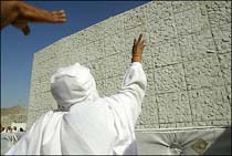 Hajj Pilgrims Begin Stoning Ritual