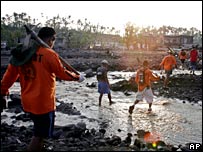 Philippines buries typhoon dead