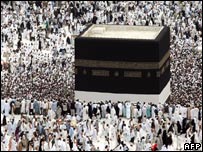 Hajj pilgrims pray at Mount Arafat