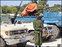 Somali warlords hand over weapons