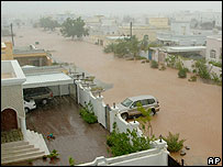 Twelve killed by cyclone in Oman 