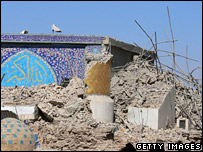 Calm urged amid Iraq shrine bombs 