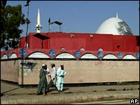 Tear gas used near Pakistan mosque