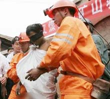 Trapped Chinese miners rescued 