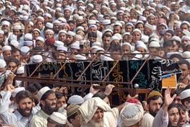 Pakistan buries pro-Taliban leader