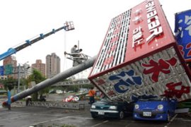 Powerful storm hits Chinese coast