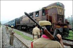 Bomb blast hits Indian train    