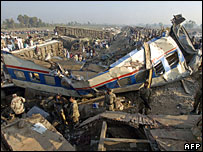 Pakistan train crash kills dozens