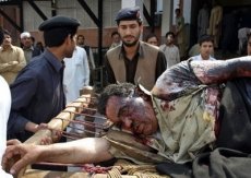 Suicide bomber kills 30 in Pakistan, scores hurt  