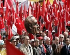 Secularist Turks protest against ruling party   