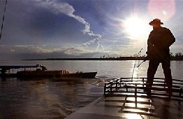 15 dead, up to 40 missing in Brazilian shipwreck 