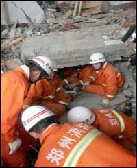 China declares mourning period as quake toll rises