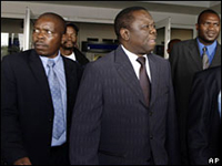 Tsvangirai flies back to Zimbabwe