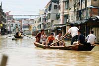 Scores killed in China floods    