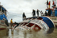 700 missing after Philippine ferry sinks