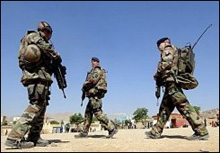 Sarkozy tells French troops in Afghanistan to keep fighting