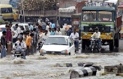 Millions marooned in India floods 