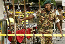 Bomb strikes Sri Lankan capital 