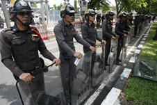 Thai leaders hold emergency session 