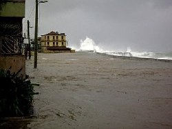 Hurricane Ike hits Cuba 