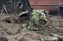 China mudslide kills 128 