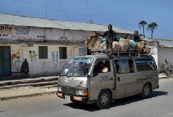 Somalis flee Mogadishu gun battles 