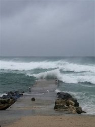 Hurricane Paloma lashes Caymans 