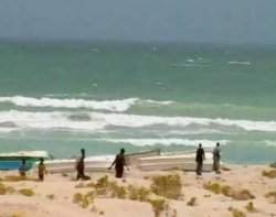 Somali fighters hunt pirate crew 