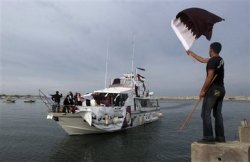 Aid boat breaches Gaza blockade 