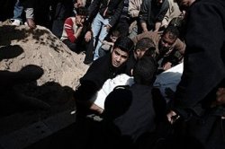 Israeli air strikes wound Gazans