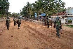 Deaths as Sri Lanka hospital bombed 