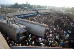 Deaths as train derails in India 